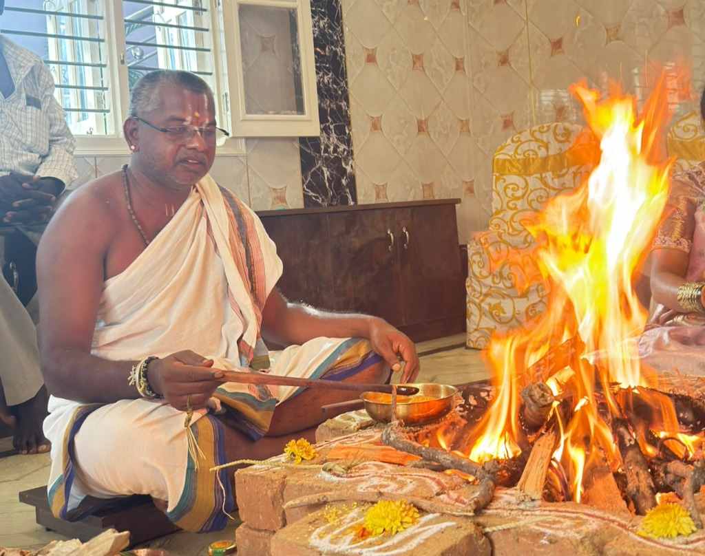Prakash Ramanujam performing Maha Ganapathi Homa fire ritual